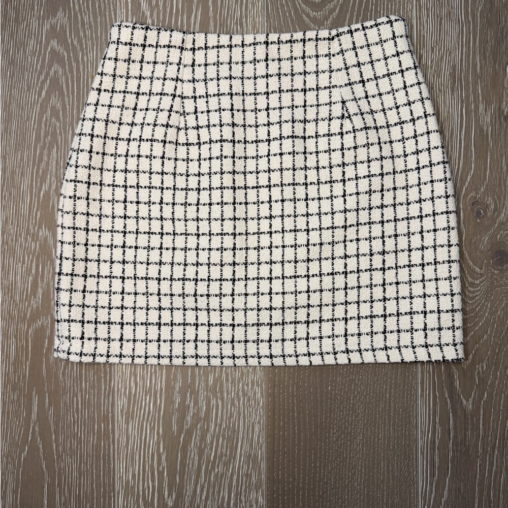 Chic Black and White Checkered Skirt - Picture 7 of 7